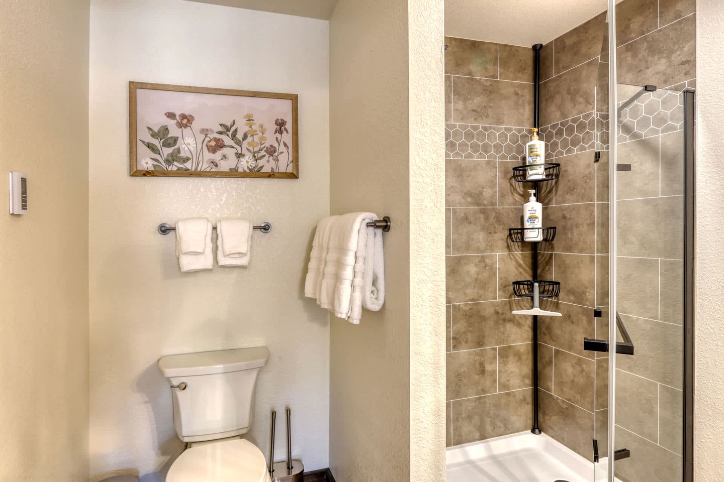 Luxury Black Hills Chalet with Hot Tub Near Mount Rushmore, Keystone SD