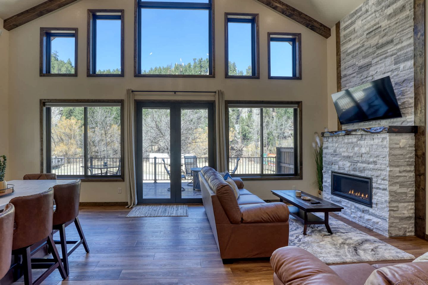 Luxury Black Hills Chalet with Hot Tub Near Mount Rushmore, Keystone SD
