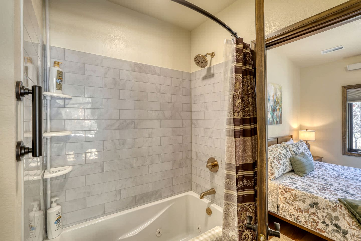 Luxury Black Hills Chalet with Hot Tub Near Mount Rushmore, Keystone SD