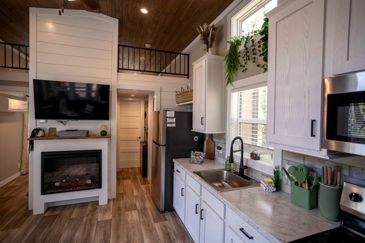 Whimsical Mountain Tiny House with Hot Tub near South Cumberland State Park Tennessee