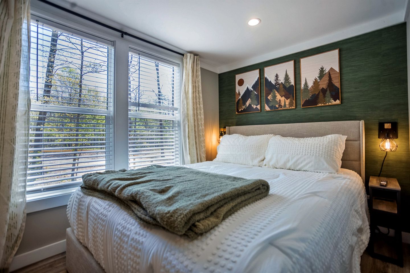 Whimsical Mountain Tiny House with Hot Tub near South Cumberland State Park Tennessee