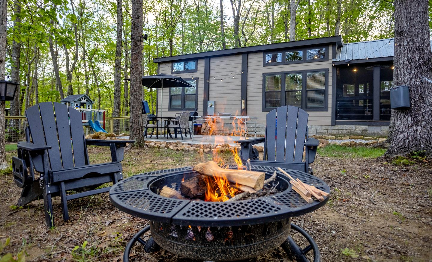 Whimsical Mountain Tiny House with Hot Tub near South Cumberland State Park Tennessee