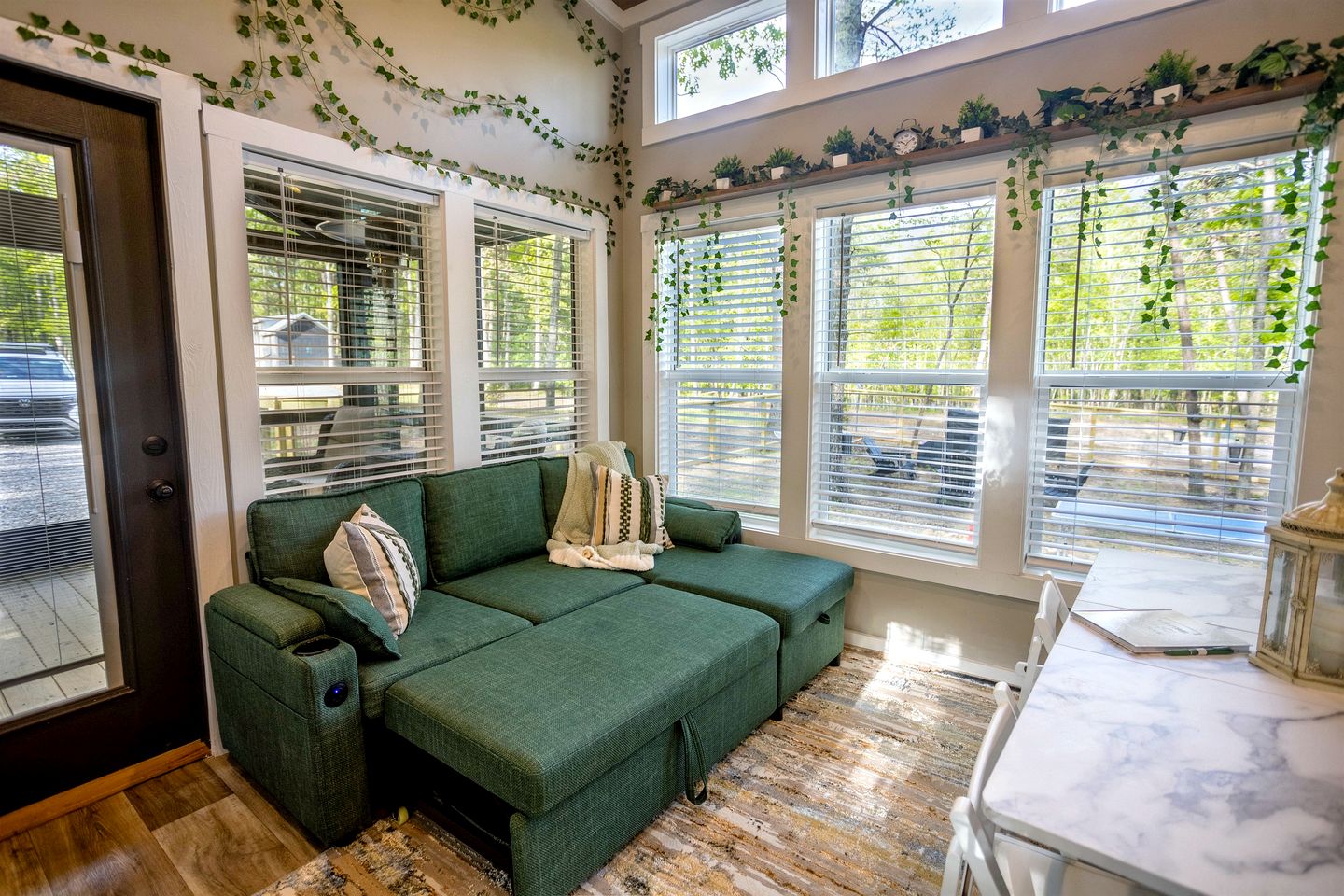 Whimsical Mountain Tiny House with Hot Tub near South Cumberland State Park Tennessee