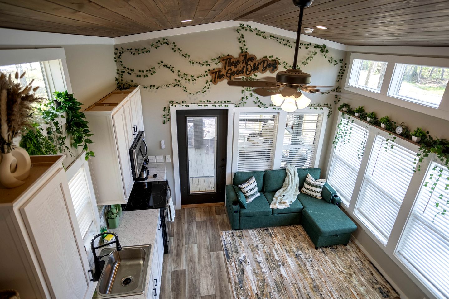 Whimsical Mountain Tiny House with Hot Tub near South Cumberland State Park Tennessee