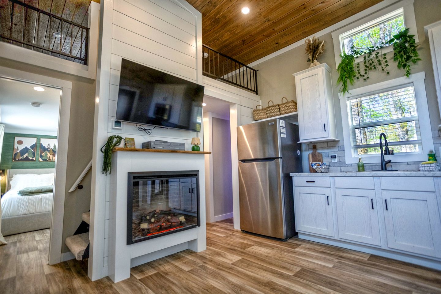 Whimsical Mountain Tiny House with Hot Tub near South Cumberland State Park Tennessee