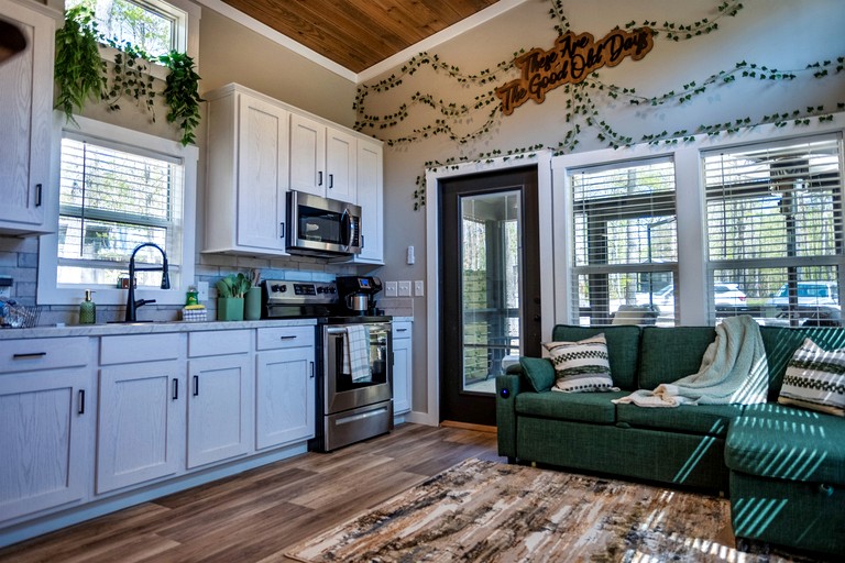 Whimsical Mountain Tiny House with Hot Tub near South Cumberland State Park Tennessee