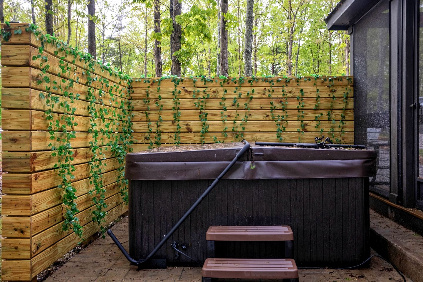 Whimsical Mountain Tiny House with Hot Tub near South Cumberland State Park Tennessee