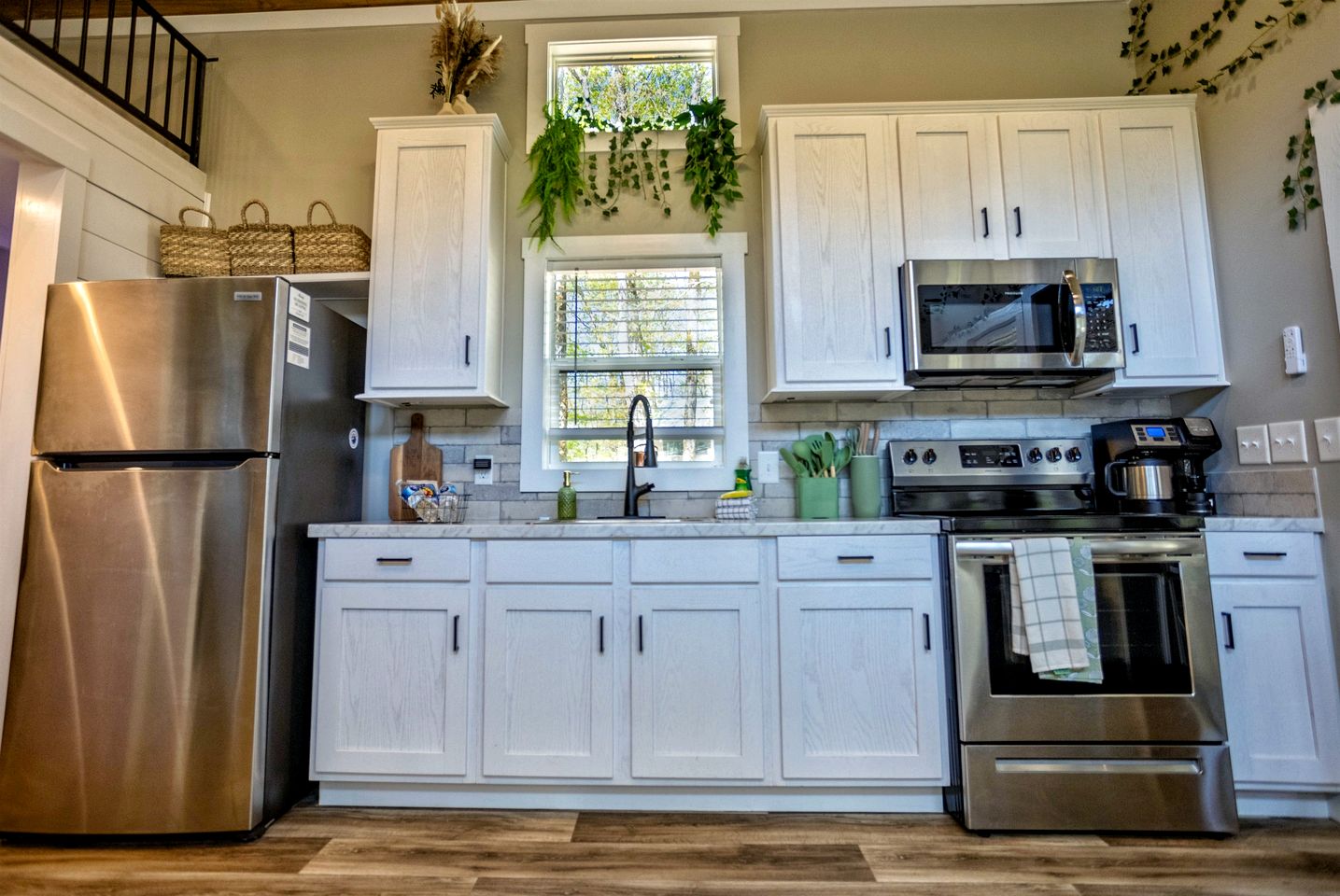 Whimsical Mountain Tiny House with Hot Tub near South Cumberland State Park Tennessee