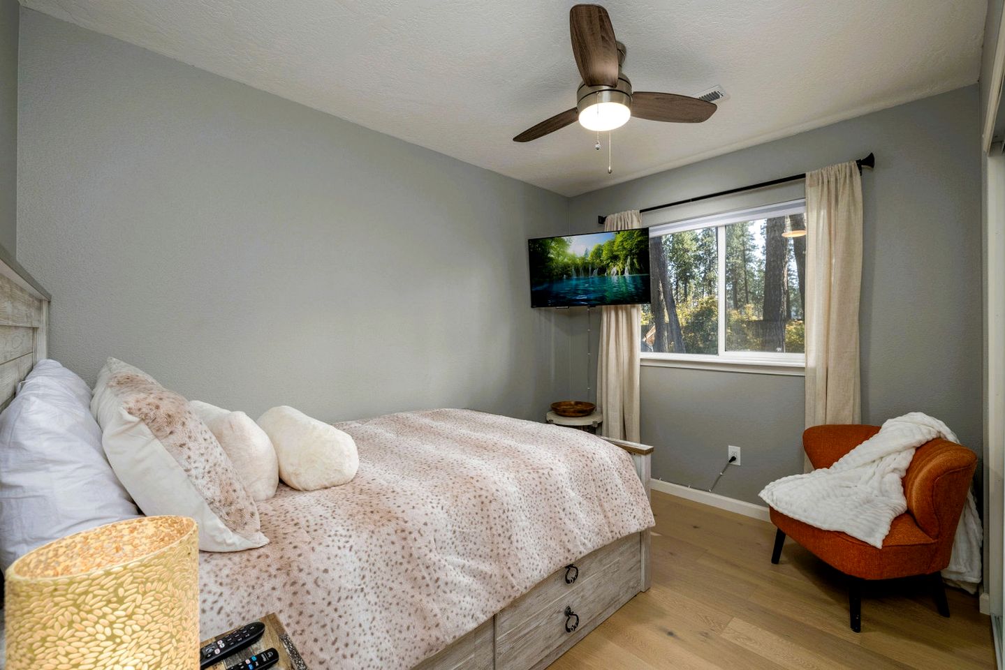 Whimsical Family-Friendly Vacation Retreat with Lake Views and Cozy Charm in Coeur d’Alene Idaho