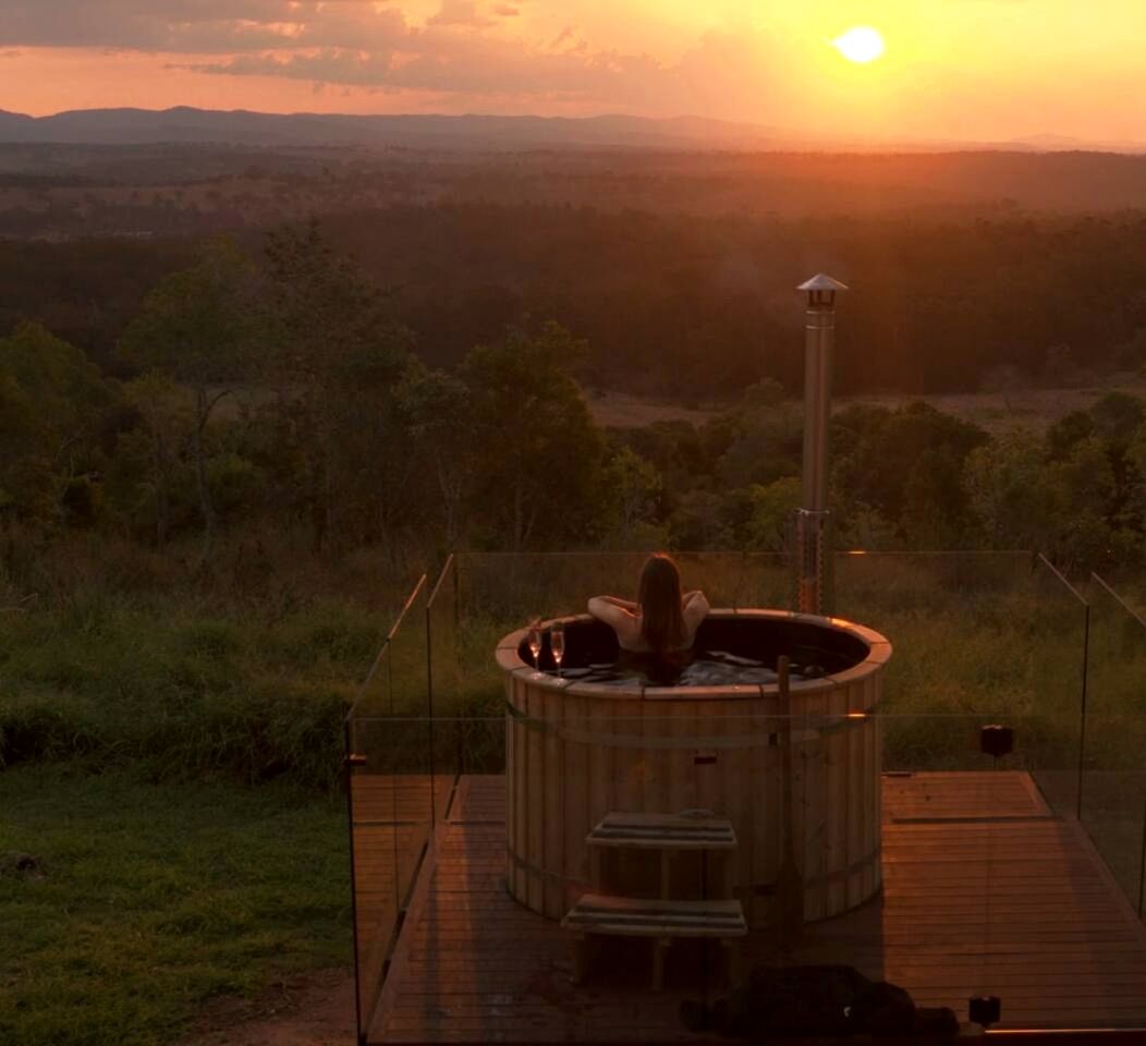 Stunning Cabin with a Private Hot Tub and Views of Bunya Mountain, Perfect for a Queensland Getaway