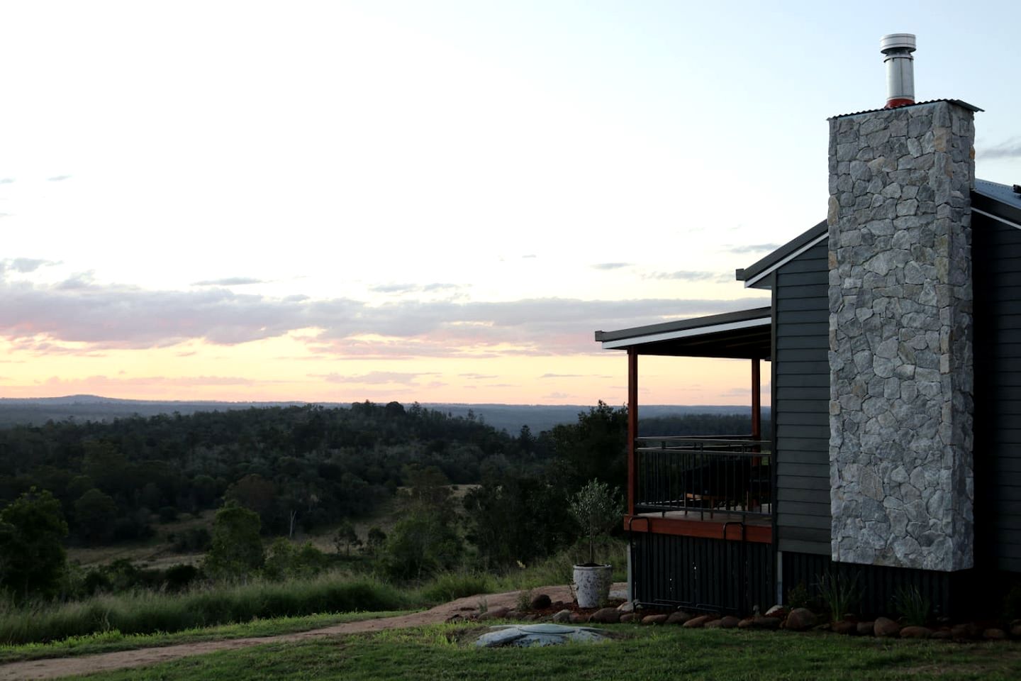 Stunning Cabin with a Private Hot Tub and Views of Bunya Mountain, Perfect for a Queensland Getaway