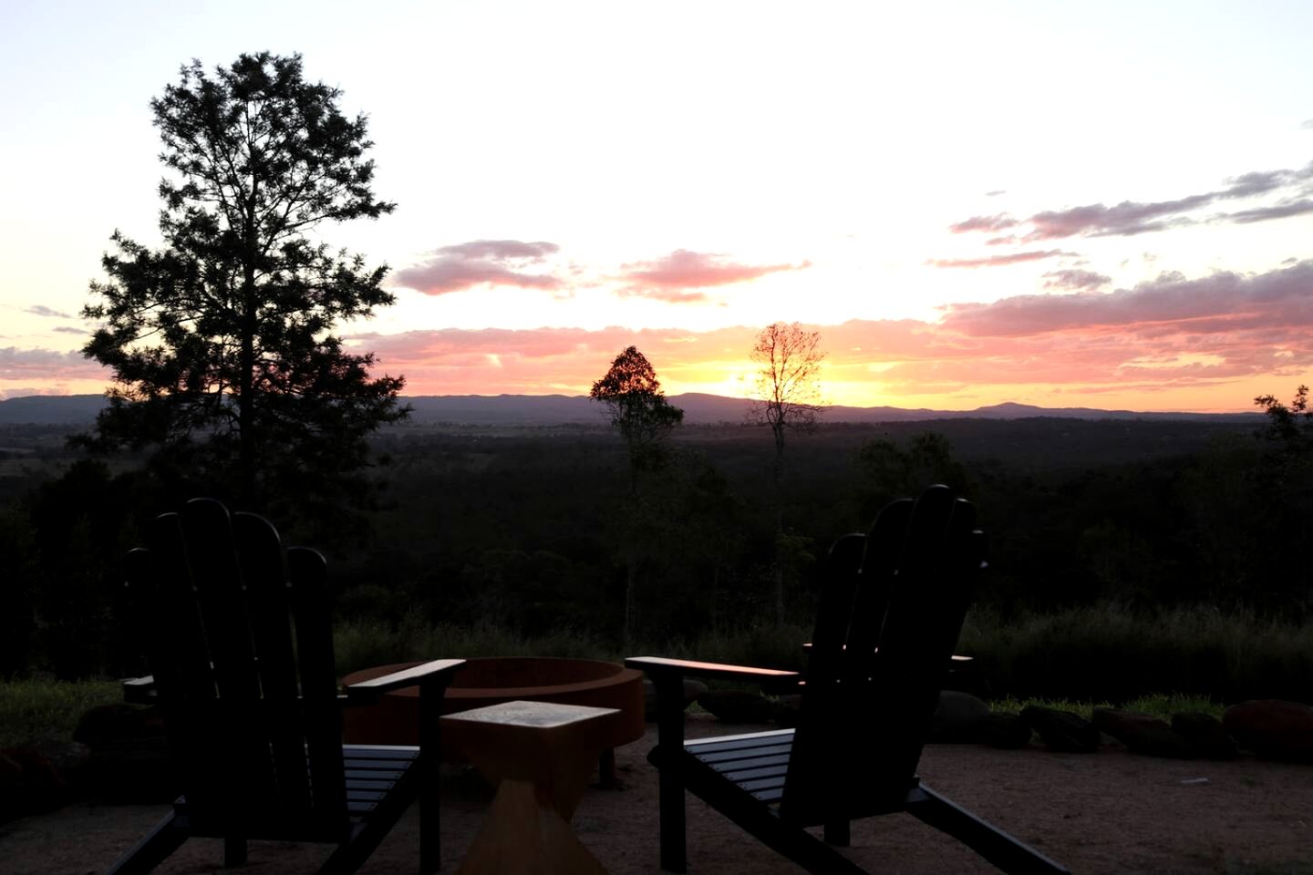 Stunning Cabin with a Private Hot Tub and Views of Bunya Mountain, Perfect for a Queensland Getaway