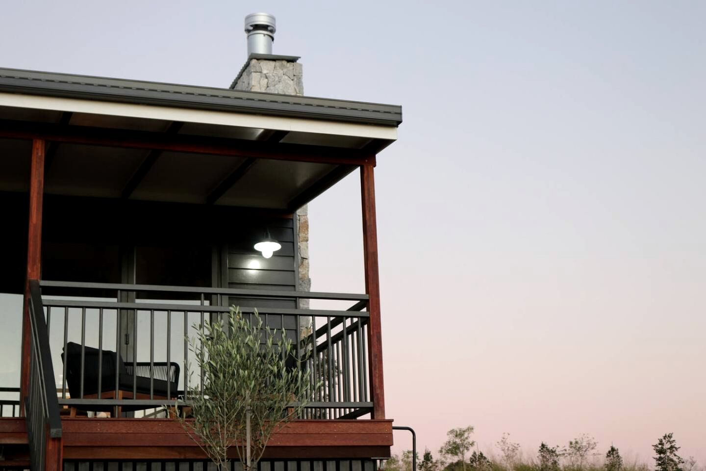 Stunning Cabin with a Private Hot Tub and Views of Bunya Mountain, Perfect for a Queensland Getaway