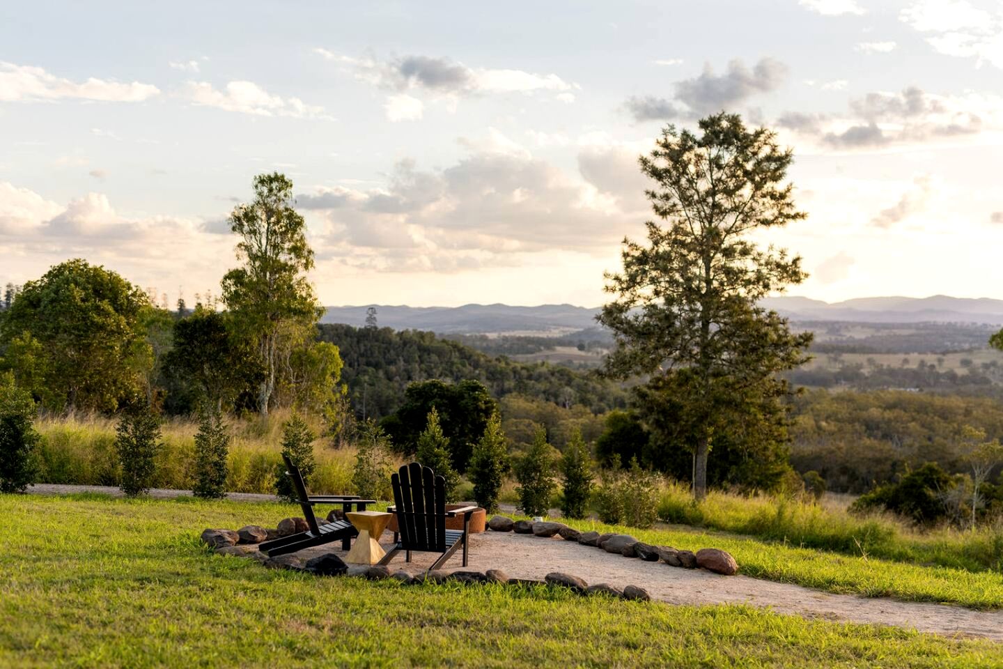 Stunning Cabin with a Private Hot Tub and Views of Bunya Mountain, Perfect for a Queensland Getaway