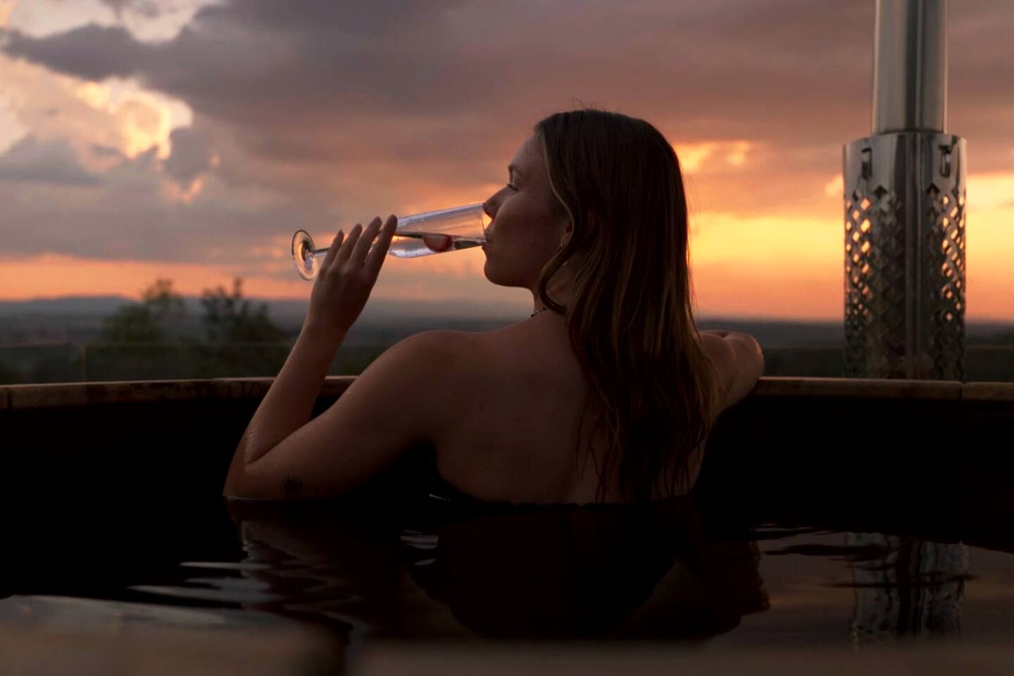 Stunning Cabin with a Private Hot Tub and Views of Bunya Mountain, Perfect for a Queensland Getaway