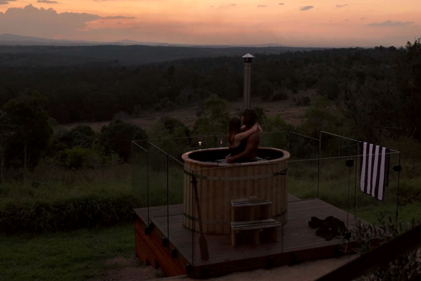 Stunning Cabin with a Private Hot Tub and Views of Bunya Mountain, Perfect for a Queensland Getaway