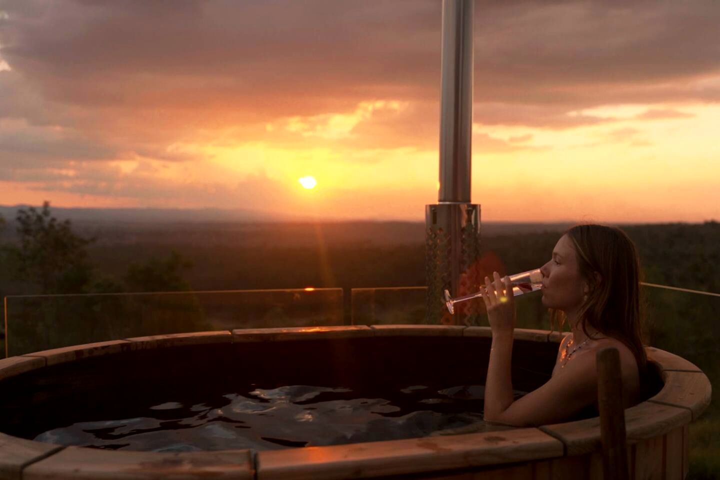 Stunning Cabin with a Private Hot Tub and Views of Bunya Mountain, Perfect for a Queensland Getaway