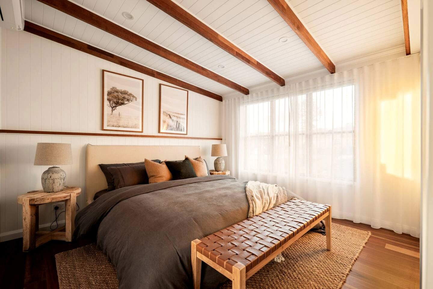 Stunning Cabin with a Private Hot Tub and Views of Bunya Mountain, Perfect for a Queensland Getaway