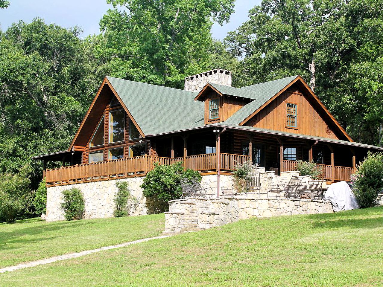 Luxurious Log Cabin Rental for Groups with Private Lake near Dallas, Texas