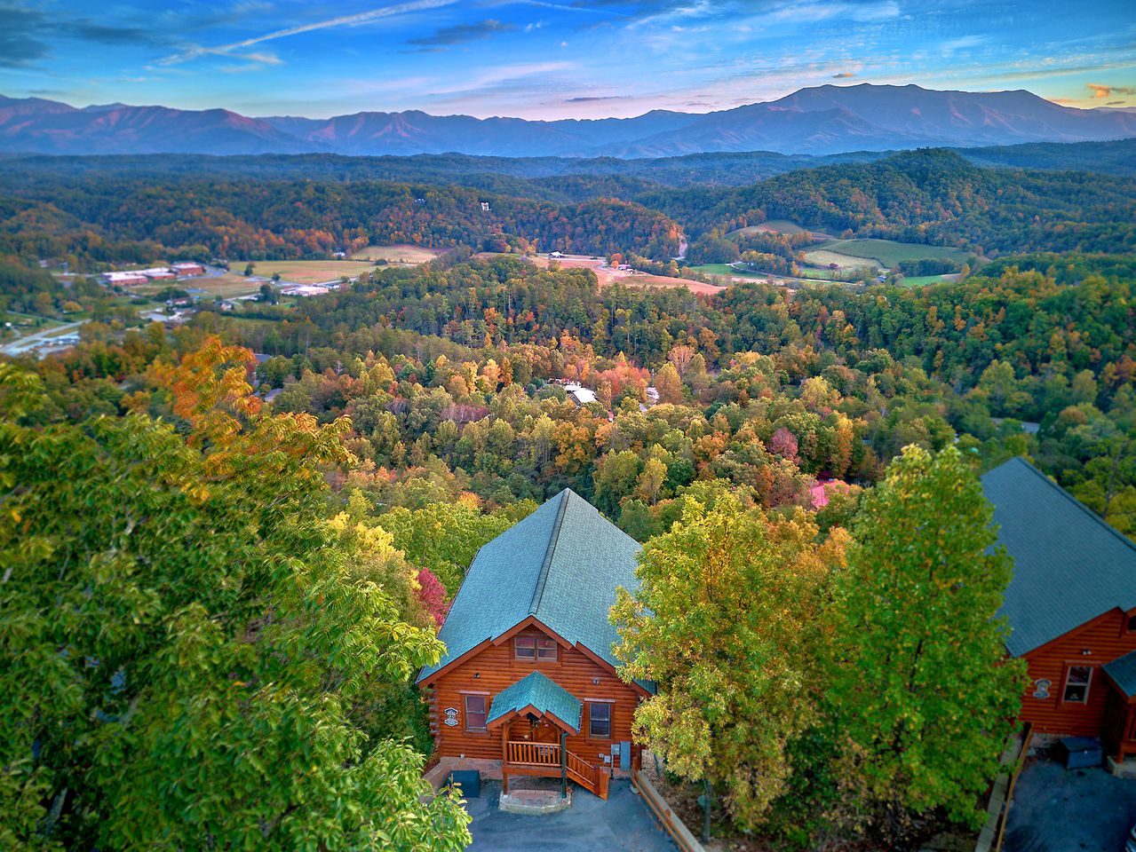 Stunning Vacation Rental in Sevierville with Private Hot Tub and Games Room, and Amazing Mountain Views