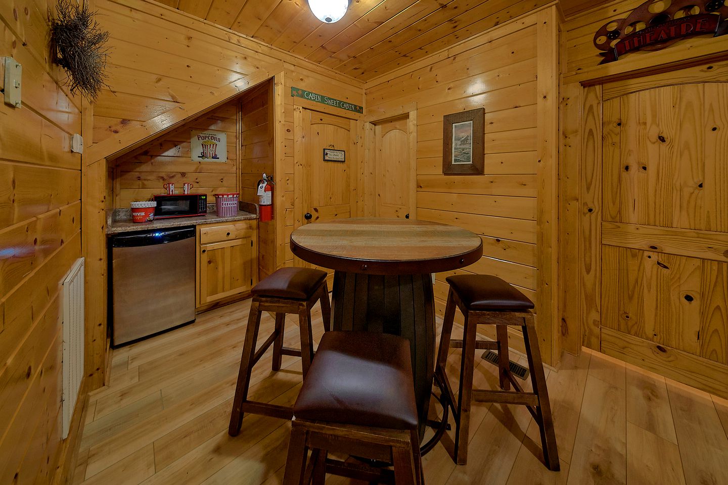 Stunning Vacation Rental in Sevierville with Private Hot Tub and Games Room, and Amazing Mountain Views