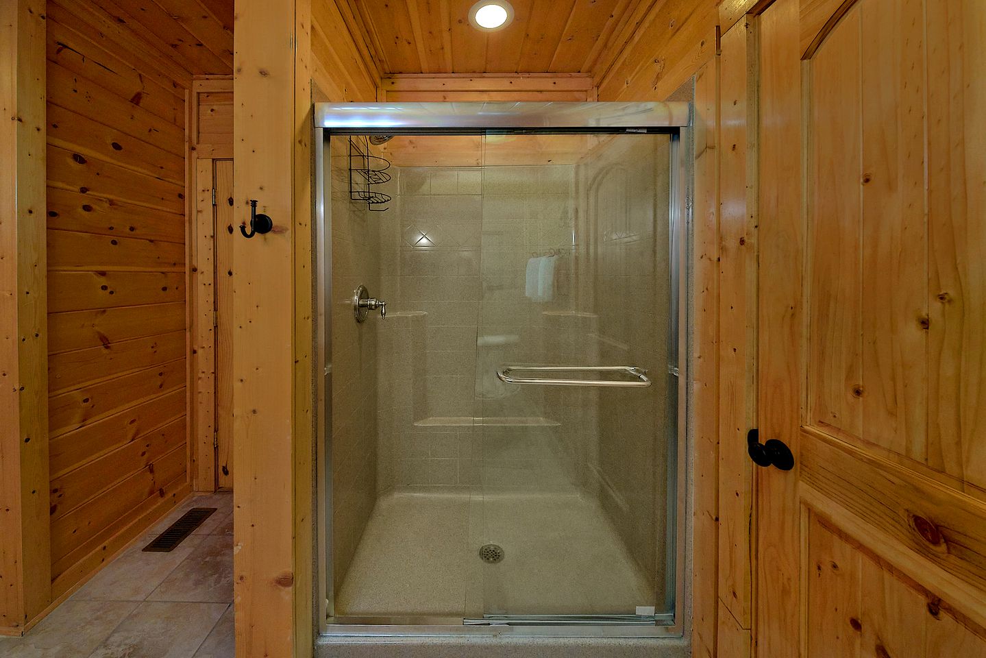 Stunning Vacation Rental in Sevierville with Private Hot Tub and Games Room, and Amazing Mountain Views