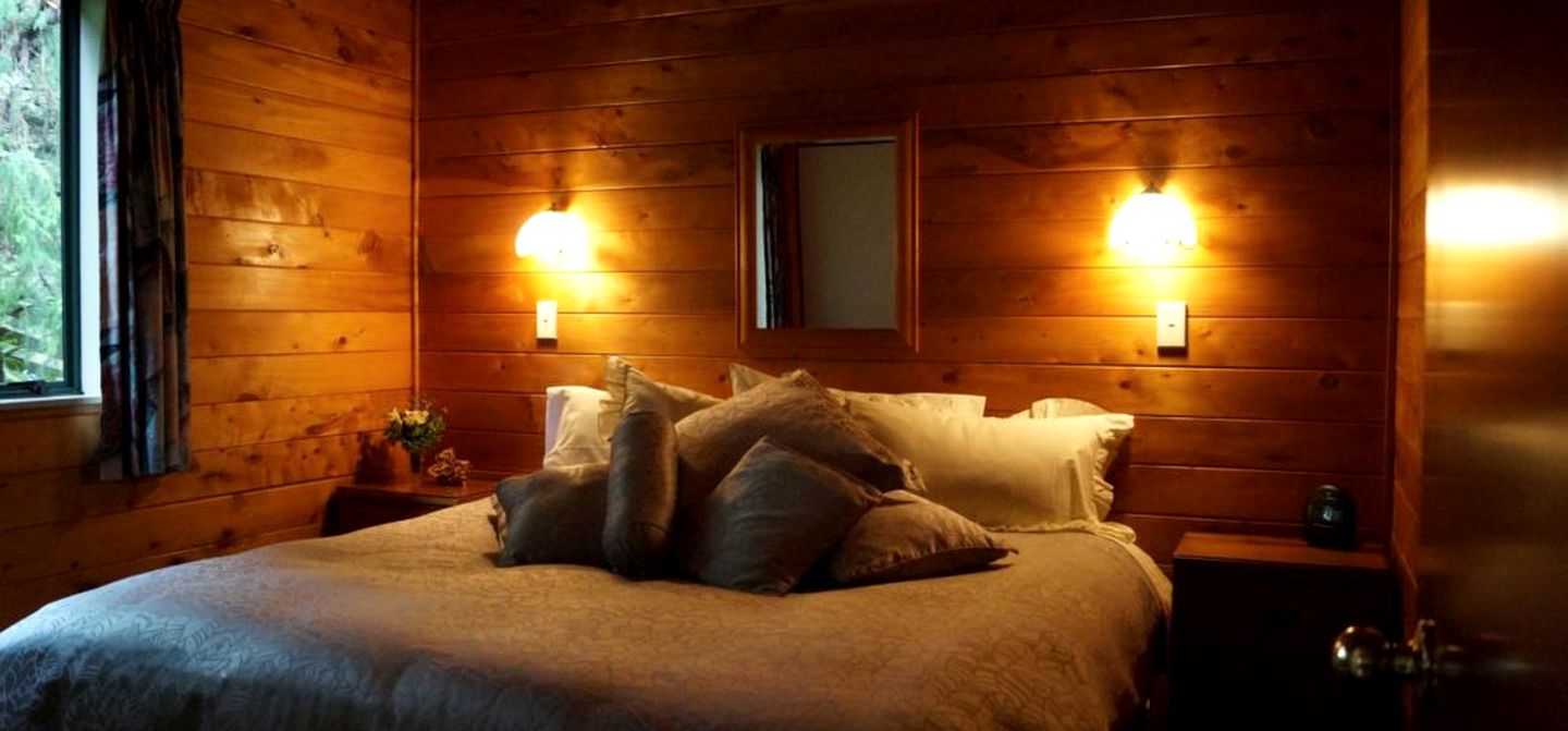 Spacious Vacation Rental with Spectacular Views near Eskdale in Hawke's Bay, New Zealand