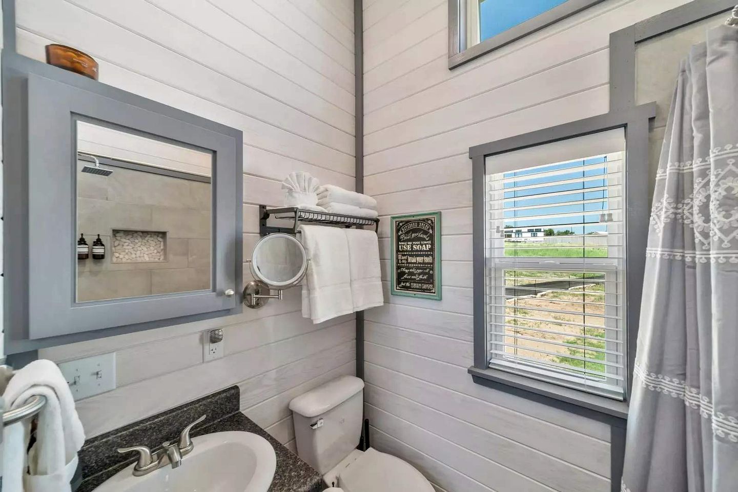 Upscale and Relaxing Tiny Home Getaway with Resort Amenities and Pool Near Fredericksburg, TX