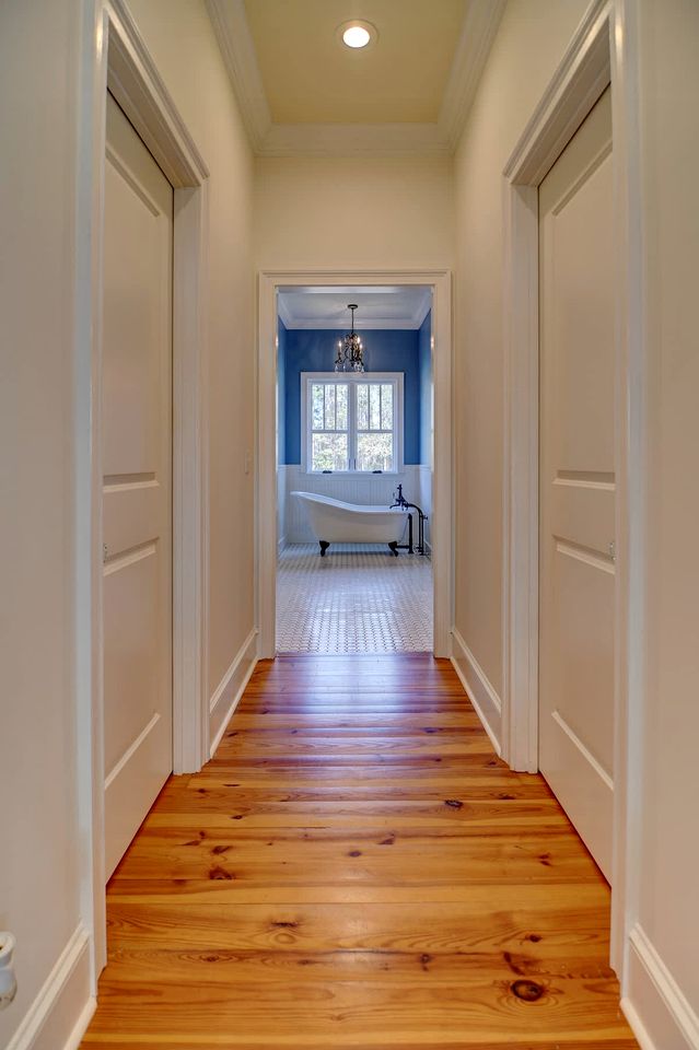 Luxurious Secluded Vineyard Estate with Private 32-Acre Vineyard & Fireplace Porch near Downtown Nashville, Georgia