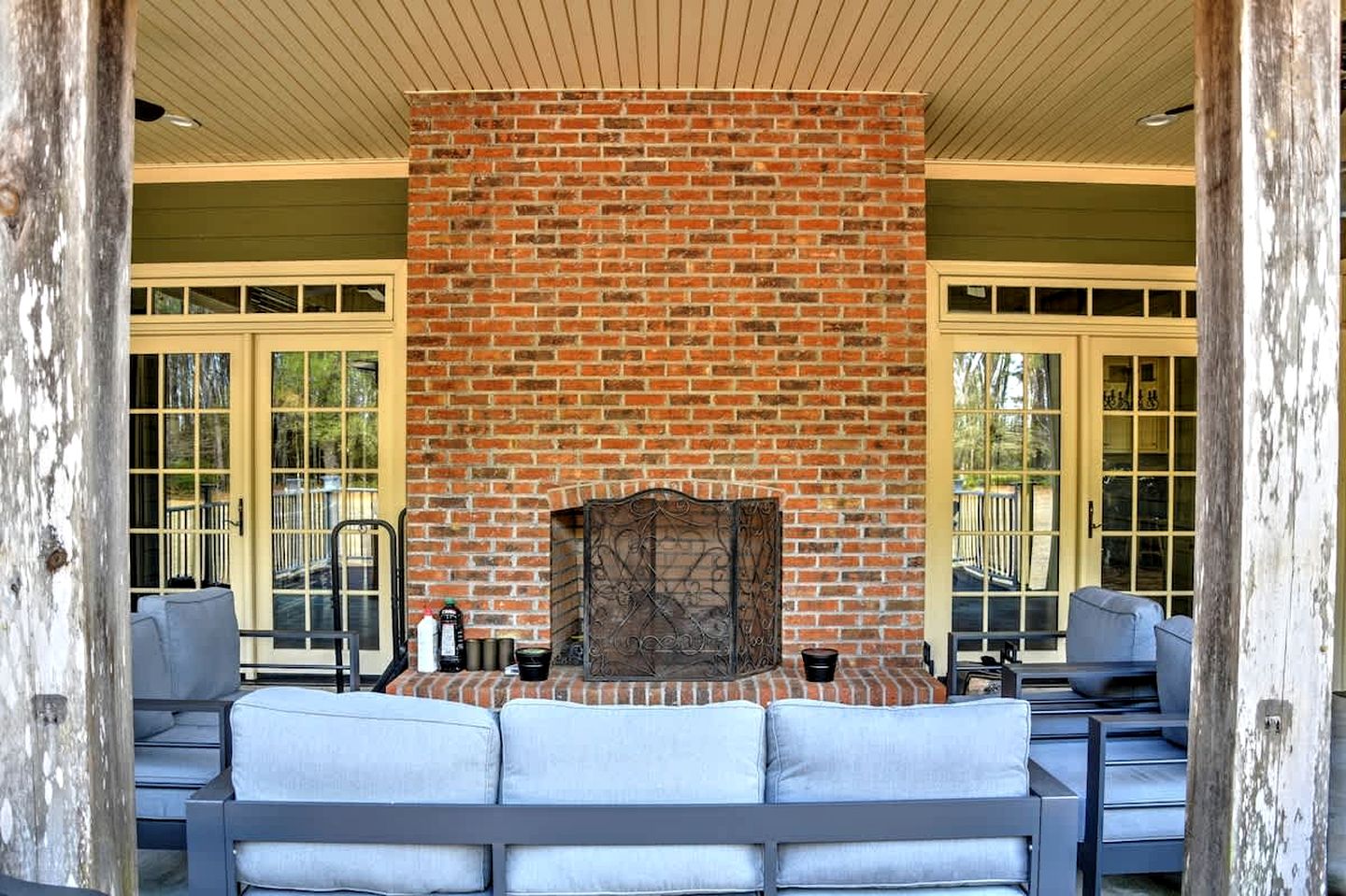 Luxurious Secluded Vineyard Estate with Private 32-Acre Vineyard & Fireplace Porch near Downtown Nashville, Georgia