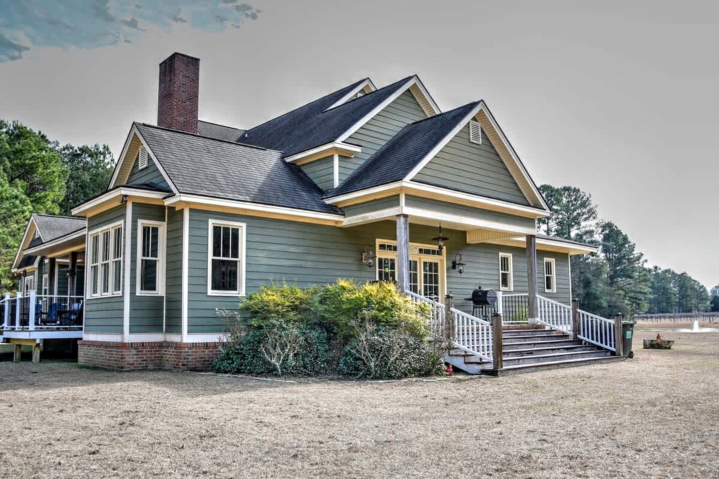 Luxurious Secluded Vineyard Estate with Private 32-Acre Vineyard & Fireplace Porch near Downtown Nashville, Georgia