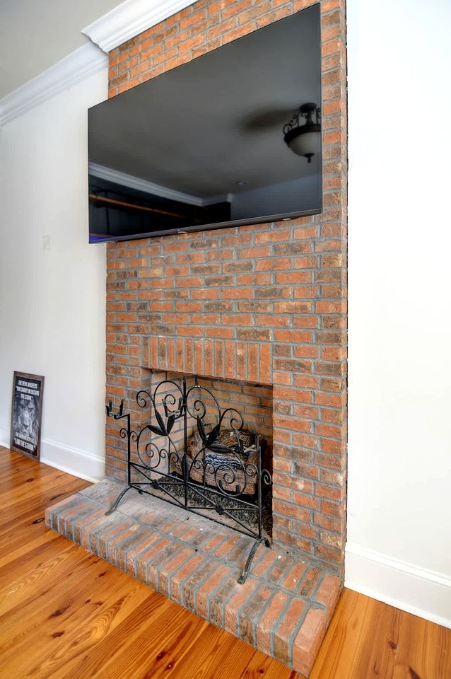 Luxurious Secluded Vineyard Estate with Private 32-Acre Vineyard & Fireplace Porch near Downtown Nashville, Georgia