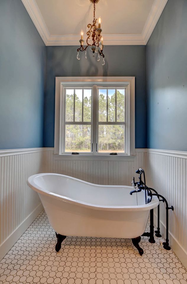 Luxurious Secluded Vineyard Estate with Private 32-Acre Vineyard & Fireplace Porch near Downtown Nashville, Georgia