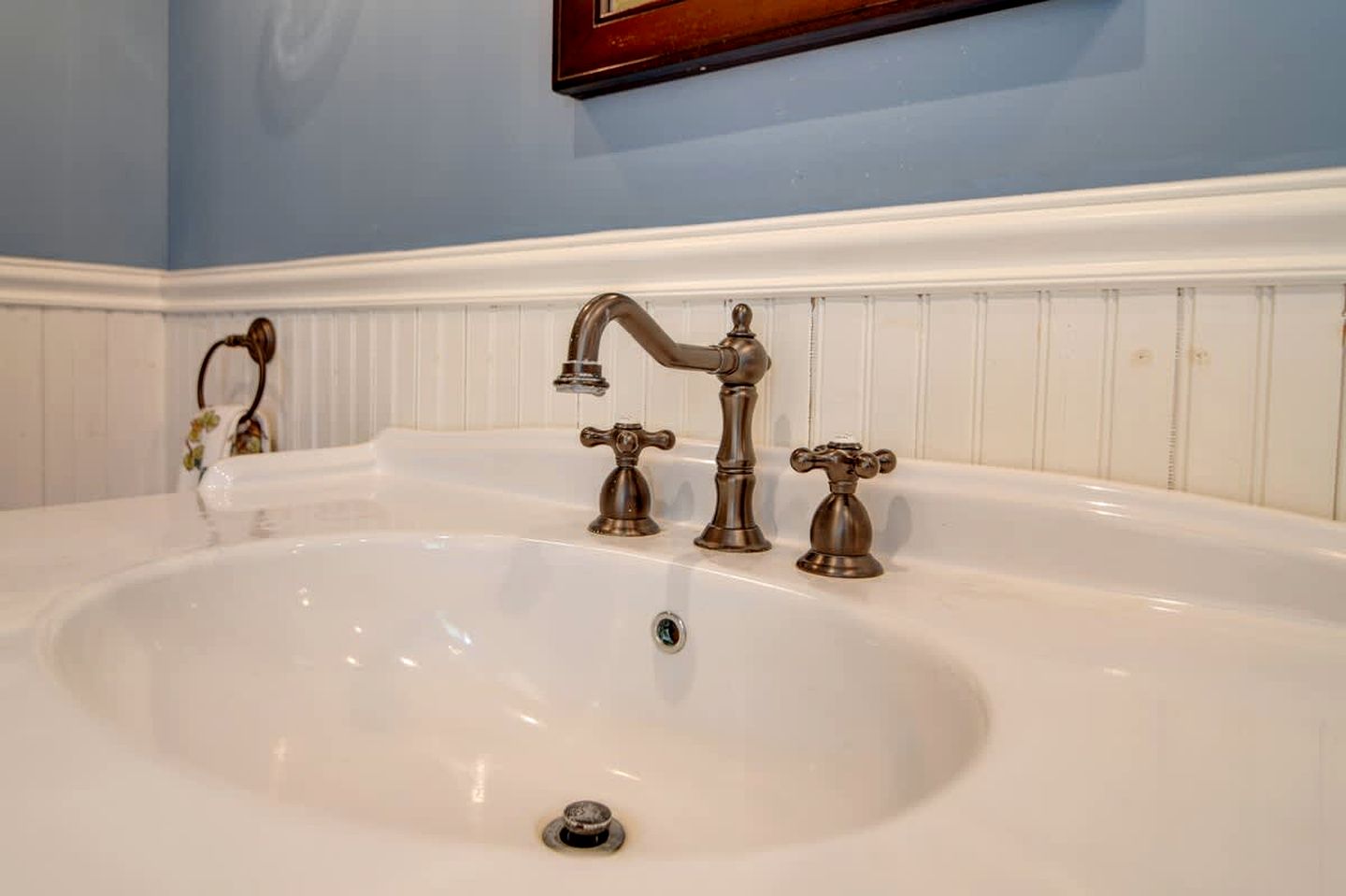 Luxurious Secluded Vineyard Estate with Private 32-Acre Vineyard & Fireplace Porch near Downtown Nashville, Georgia