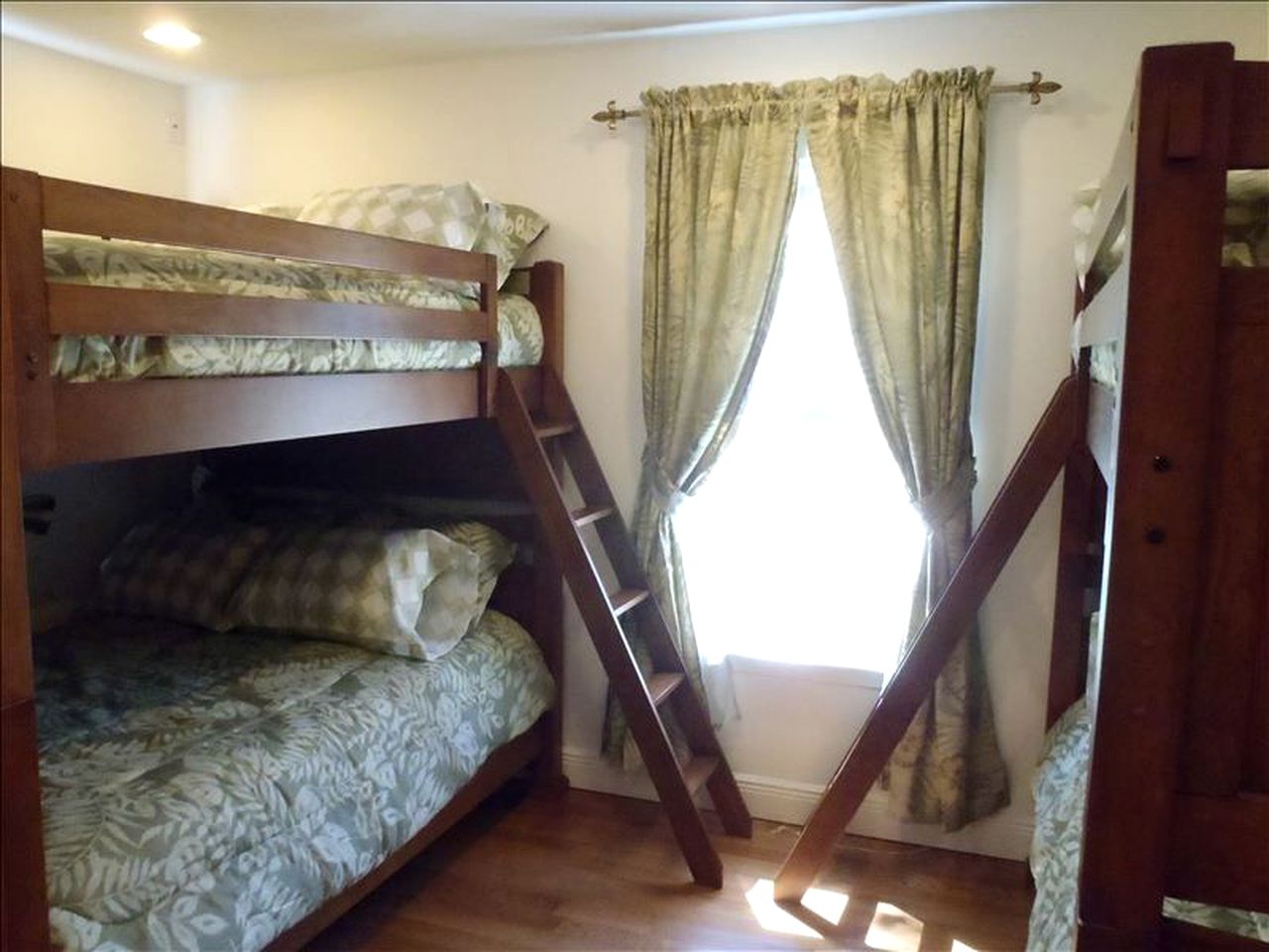 The Great Escape River House RIVER RETREAT, Vacation Rentals