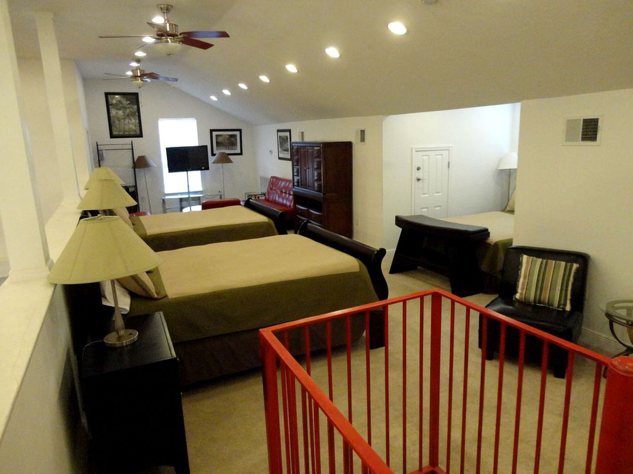 The Great Escape River House RIVER RETREAT, Vacation Rentals