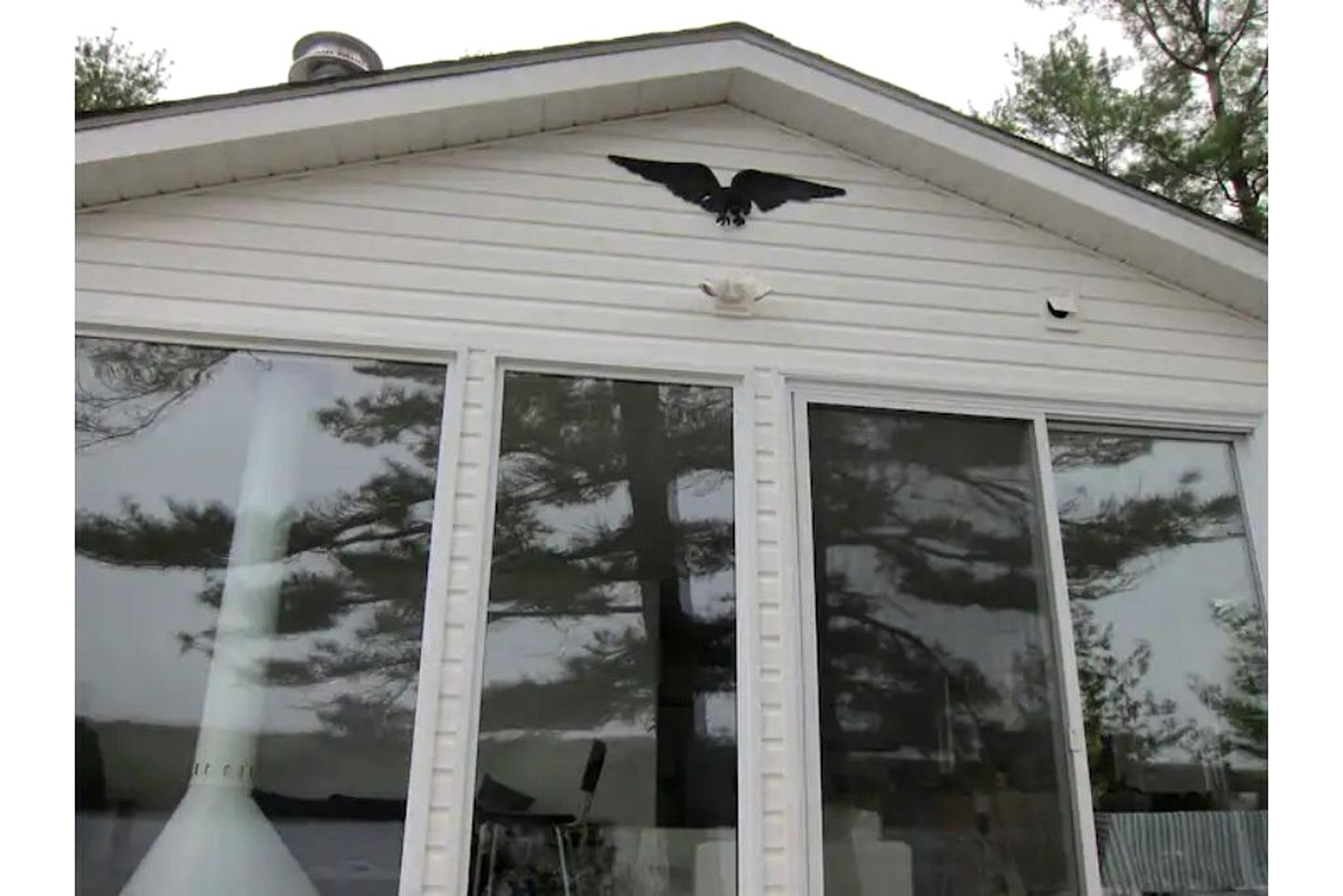 Renovated Waterfront Cabin Perfect for Big Groups in Ontario