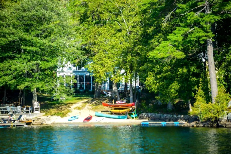 Villas (Canada, Godfrey, Ontario)