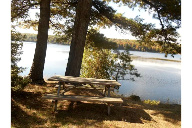 Villas (Canada, Godfrey, Ontario)