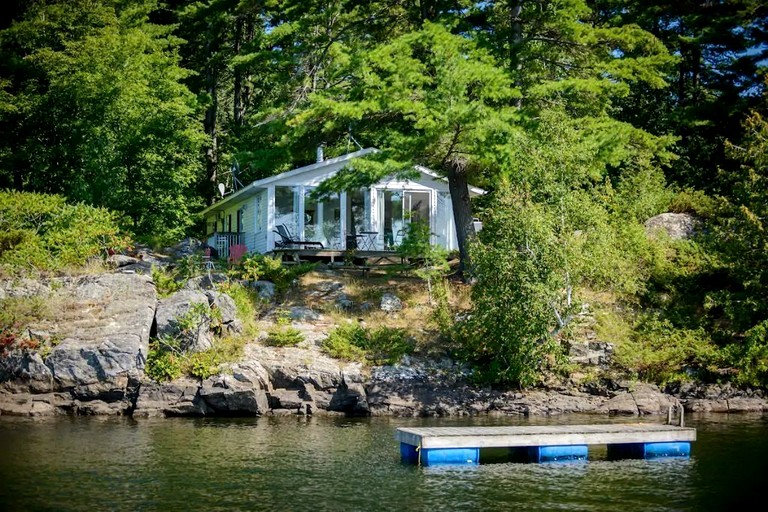 Villas (Canada, Godfrey, Ontario)