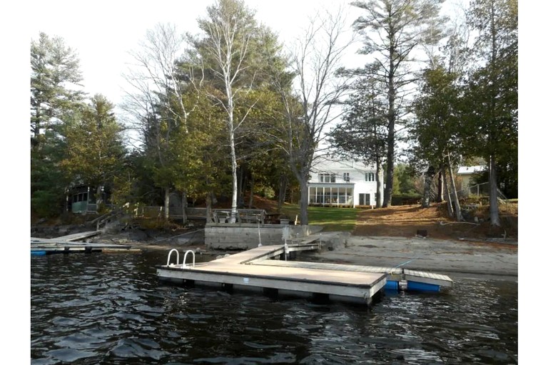 Villas (Canada, Godfrey, Ontario)