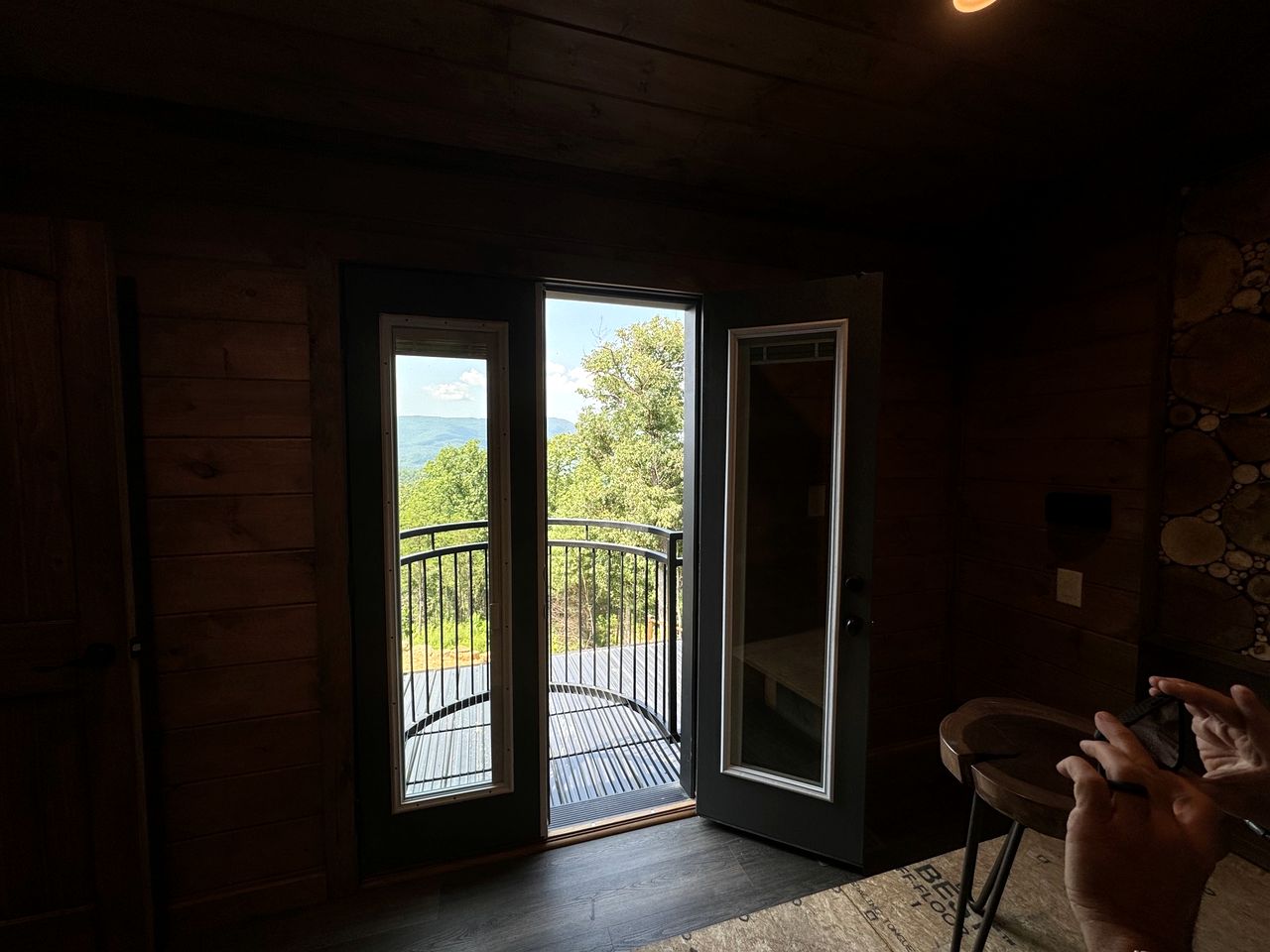 Gorgeous Cabin with Indoor Pool, Fireplace and Barbecue in Sevierville, Tennessee