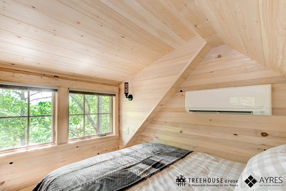 Spectacular Wooden Tree House with Hot-tub in Gatlinburg, Tennessee - Photo 2