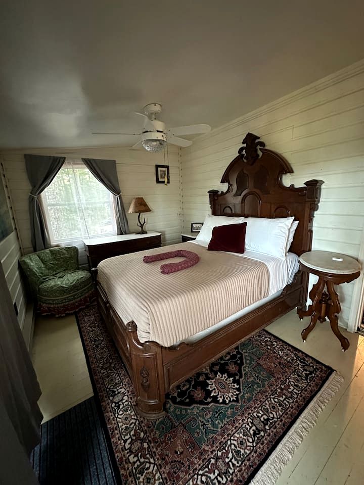 Hidden Countryside Gem with Fire Pit & Tranquil Setting in Aspers, Pennsylvania