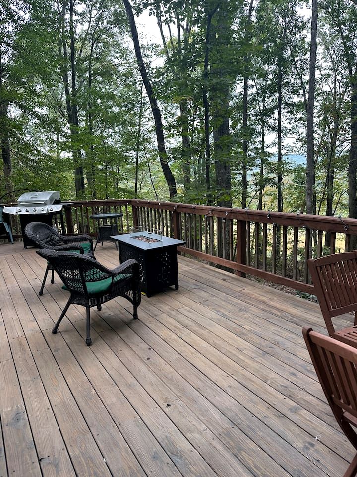 Hidden Countryside Gem with Fire Pit & Tranquil Setting in Aspers, Pennsylvania