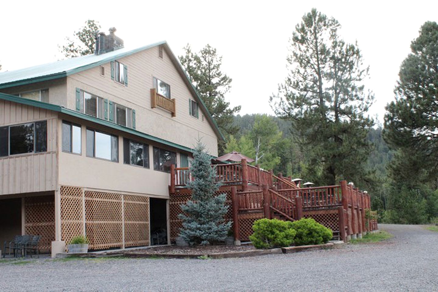 One-Bedroom Suite Lodging Perfect for Families on a Resort in Greer, Arizona