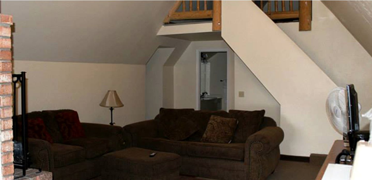 Spacious Two-Bedroom Suite Set on a Resort in the White Mountains in Greer, Arizona