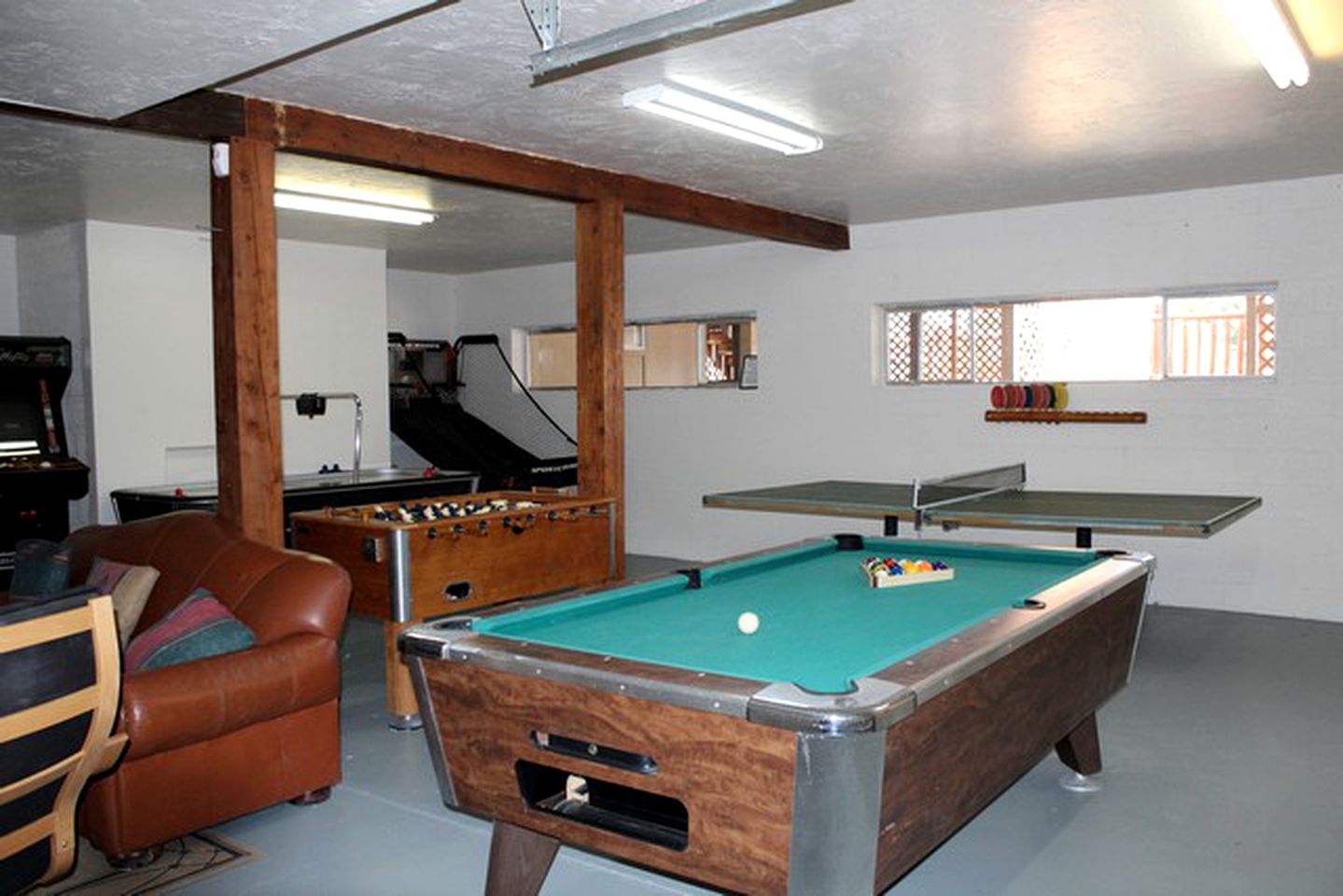 Deluxe Suite for Six with a Shared Hot Tub near the Greer Lakes, Arizona