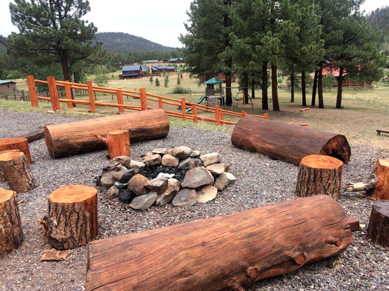 Deluxe Suite for Six with a Shared Hot Tub near the Greer Lakes, Arizona