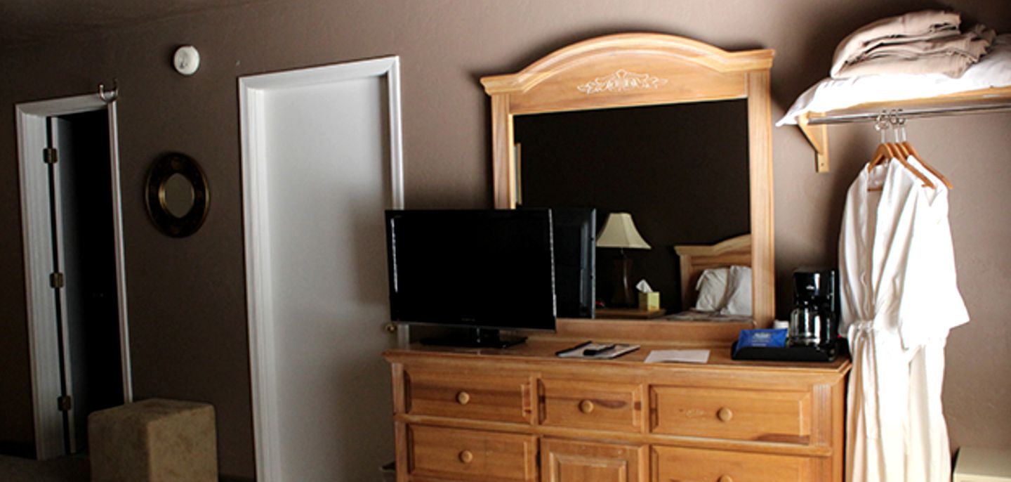 Charming Room on a Lodging Retreat Amid the White Mountains in Greer, Arizona